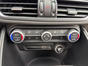Alfa Romeo Giulia 2.2 JTDM Veloce Q4 Kam.+KeyLess+Pano+SHZ