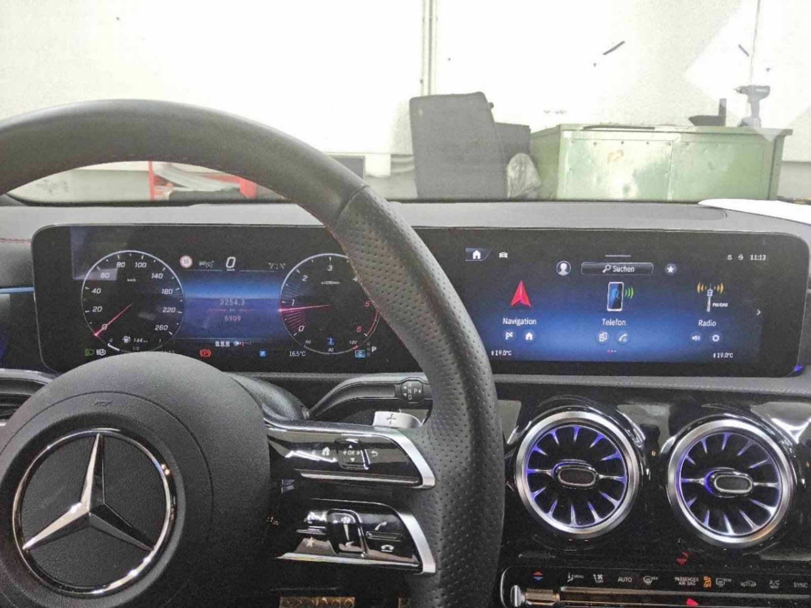 Fahrzeugabbildung Mercedes-Benz CLA 200d SB AMG Prem+ DISTRO Pano AHK Memo MAGNO