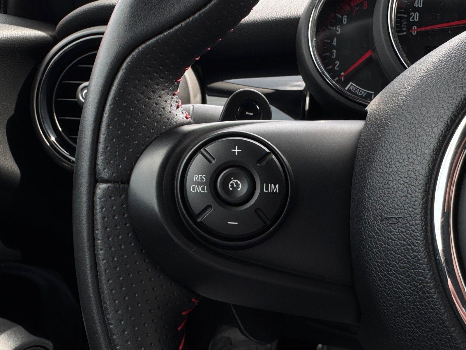 Fahrzeugabbildung MINI John Cooper Works CarPlay Adap. LED NAV HuD PDC