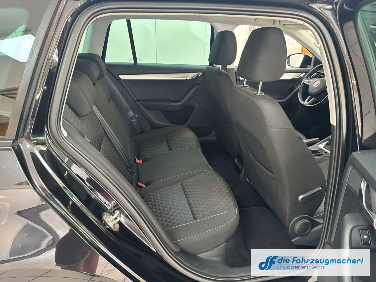 Fahrzeugabbildung SKODA Octavia Combi Drive 1,4 DSG 150PS AHK Navi LED B