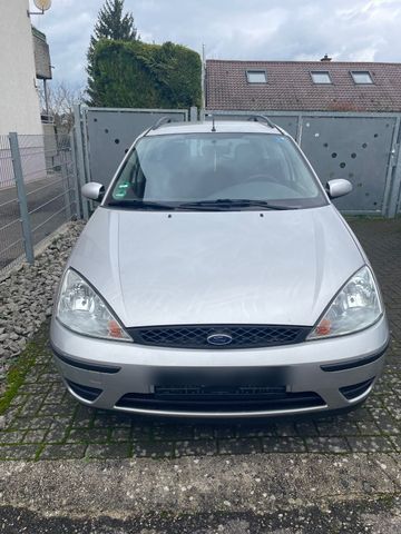 Ford Focus Kombi Silber ohne TÜV aufgrund ...