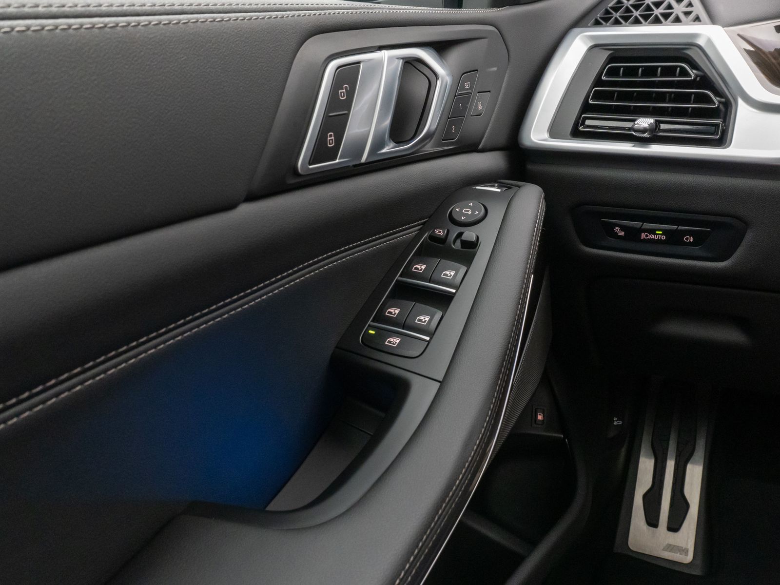 Fahrzeugabbildung BMW x5 xD50e M SportPro Panorama 360°HUD DAB H/K 21"