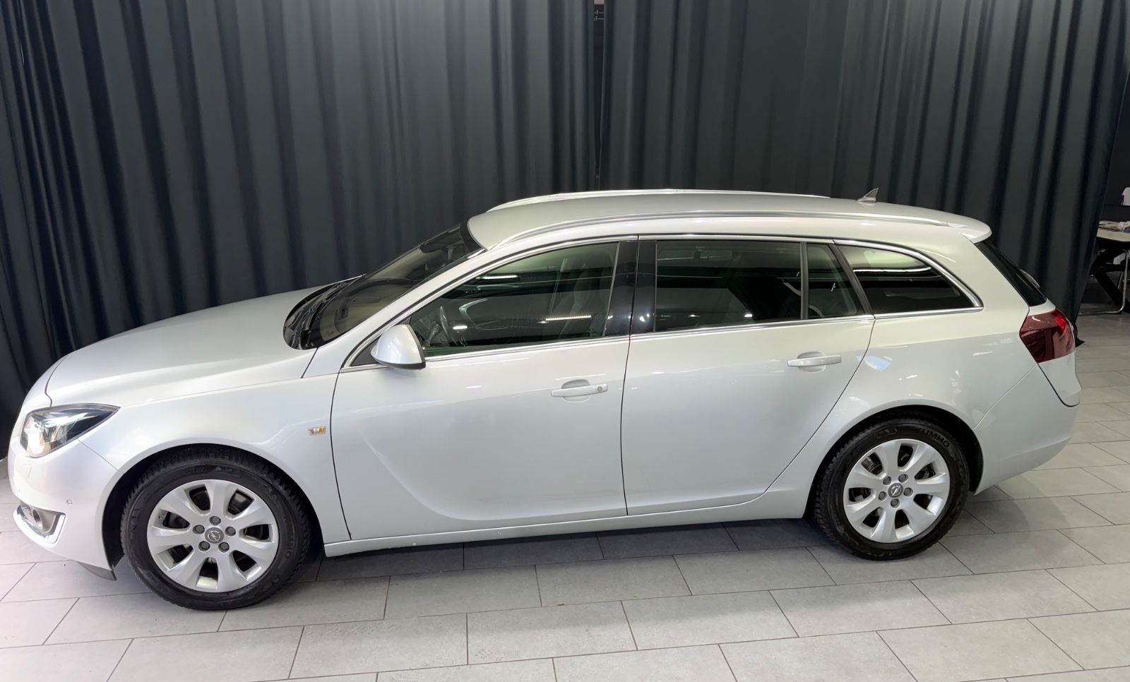 Fahrzeugabbildung Opel Insignia Sports Tourer Innovation|AUTOMATIK|RFK