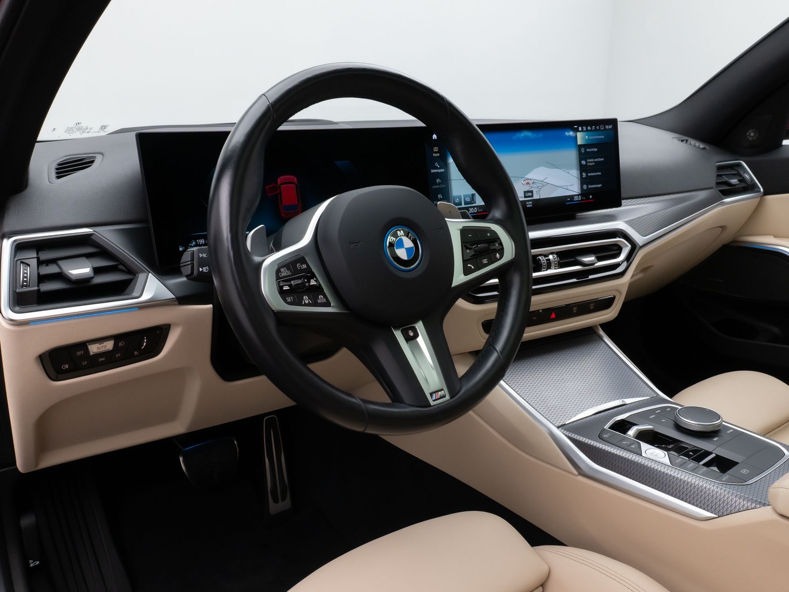 Fahrzeugabbildung BMW 330e M Sport Pro Panorama Kamera HUD H/K Komfort