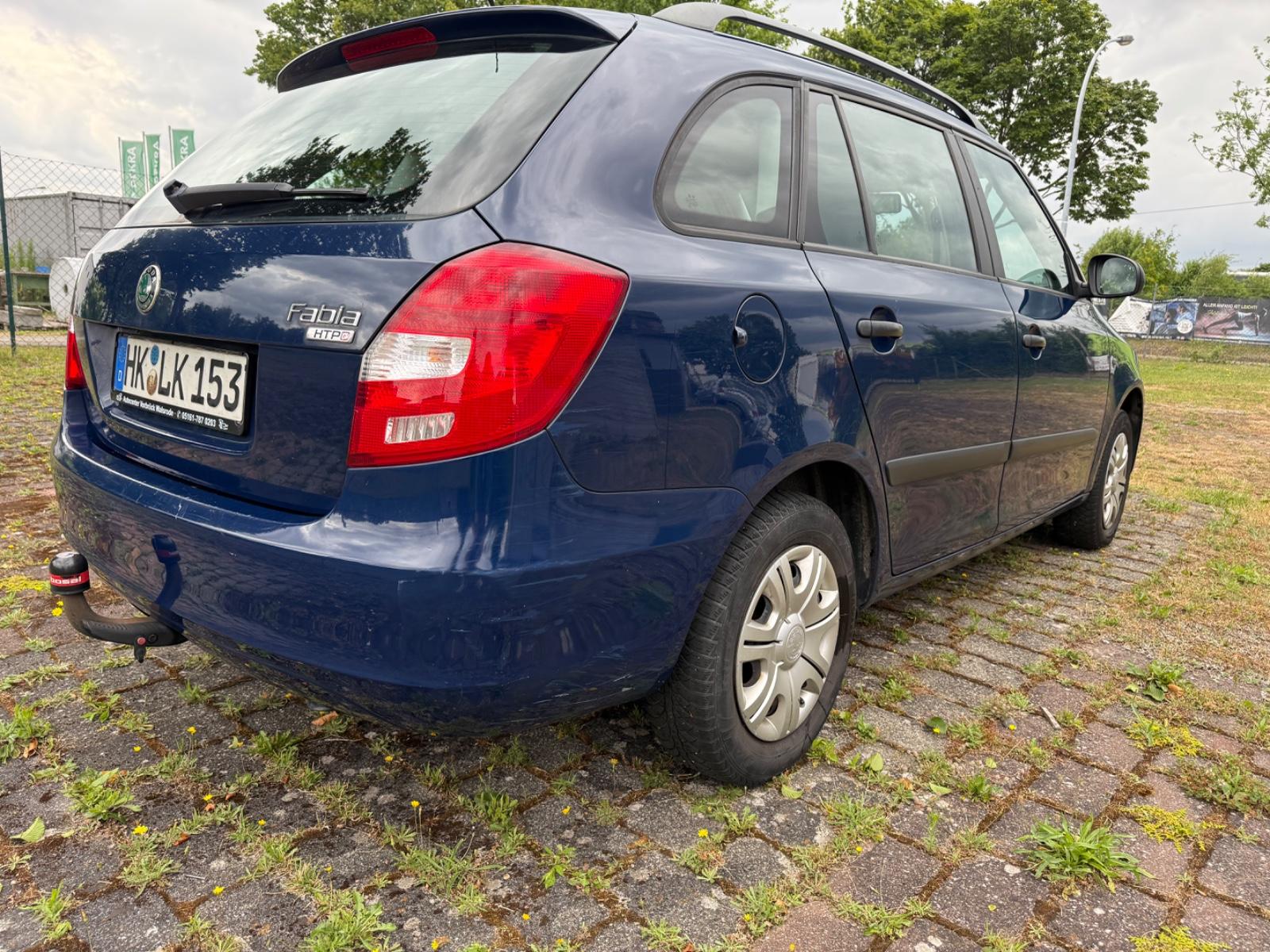 Skoda Fabia 2011 — салон