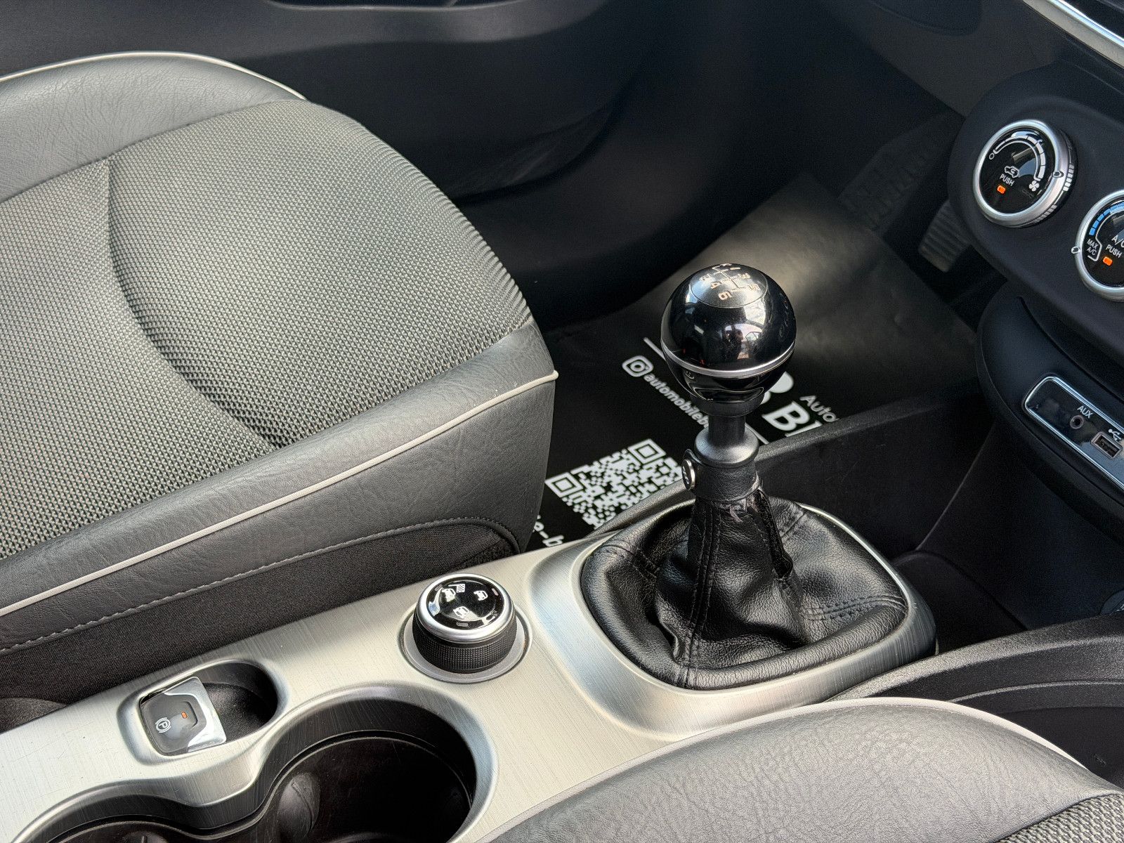 Fahrzeugabbildung Fiat 500X Cross/ UConnect / Fahrassistenz/Design-Kit