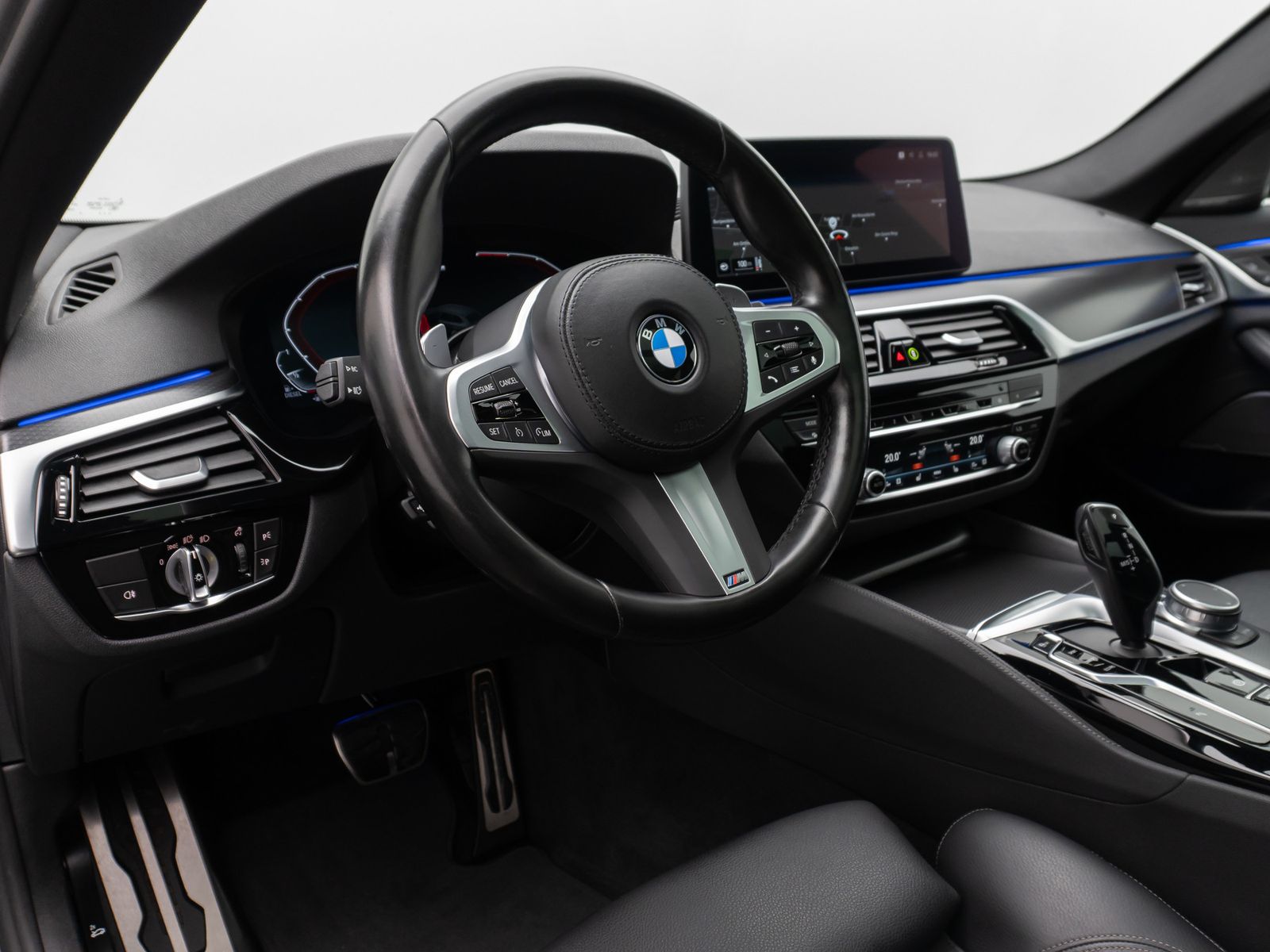 Fahrzeugabbildung BMW 520d xD M Sport Panorama Kamera DAB H/K Alarm
