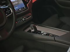Fahrzeugabbildung Volvo XC 90 T8 Plus Dark Recharge Plug-In Hybrid AWD