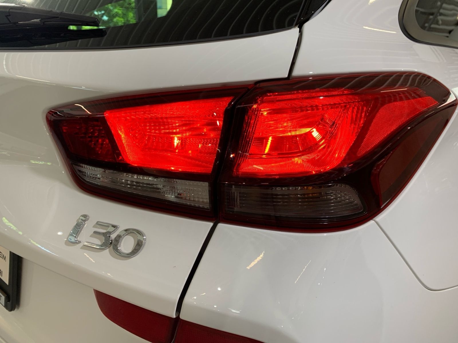 Fahrzeugabbildung Hyundai i30 Kombi 1.0 T-GDI 7-DCT Edition 30