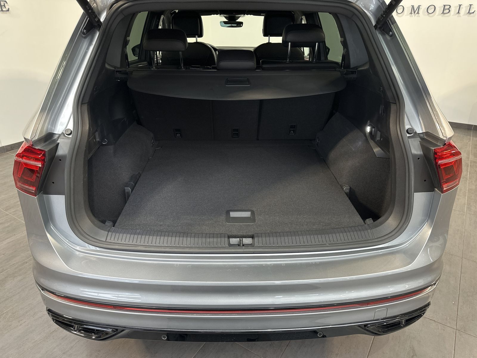 Fahrzeugabbildung Volkswagen Tiguan Allspace R-Line 4M NAV+LED+PANO+AHK+360°