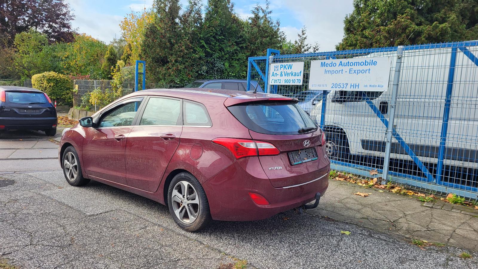 Hyundai i30 2015 — rear view
