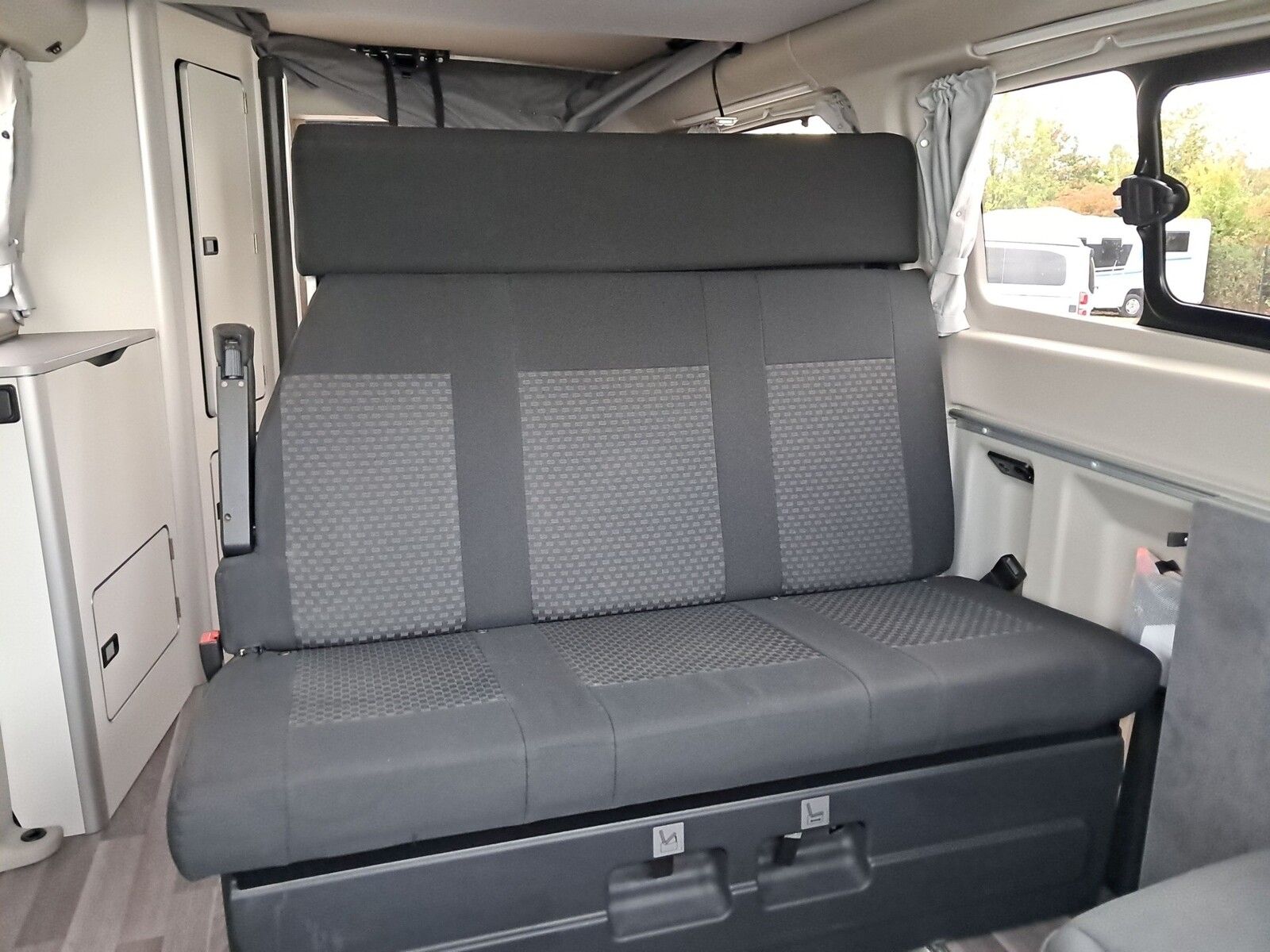 Fahrzeugabbildung Westfalia Nugget Plus AHK,Dachträger,Navi,Fahrassistenz