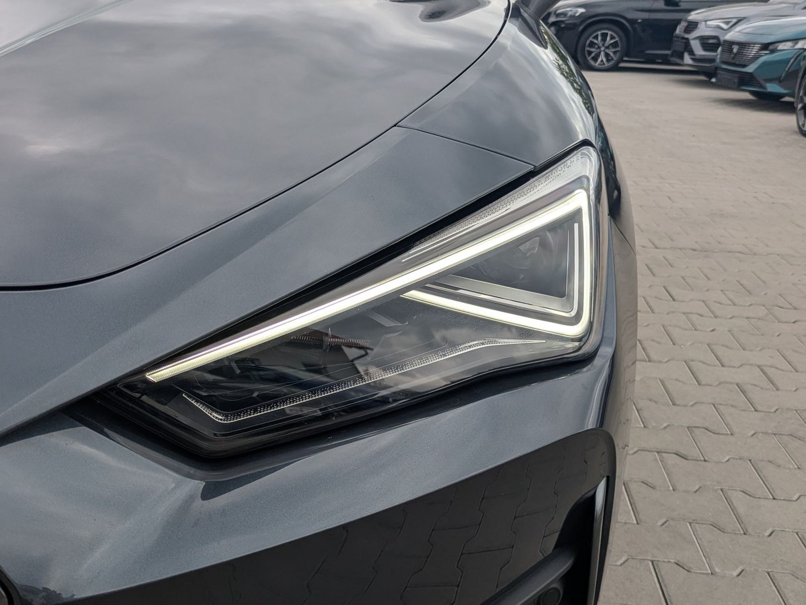 Fahrzeugabbildung CUPRA Leon 1.5 eTSI DSG MATRIX-LED*ACC*APP*KAMERA*18"