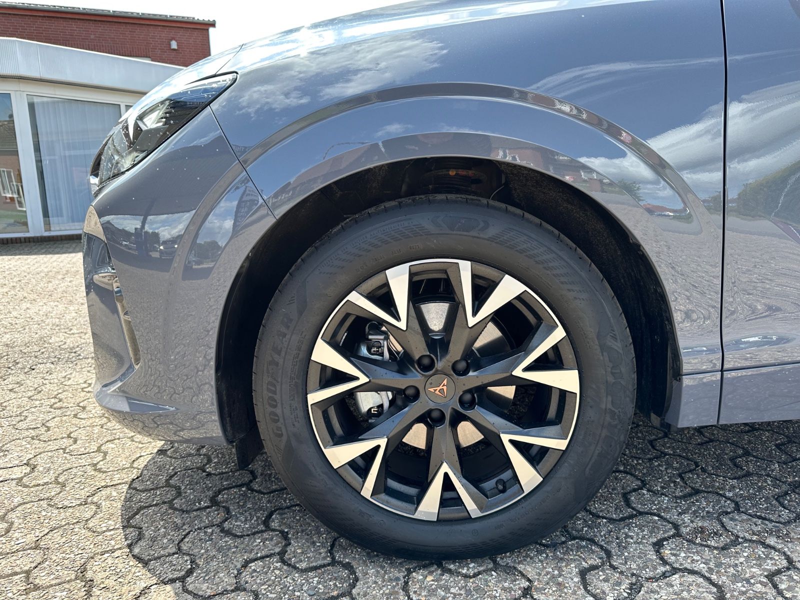 Fahrzeugabbildung CUPRA Terramar 1.5 eTSI DSG AHK/Navi/LED/ACC/18"