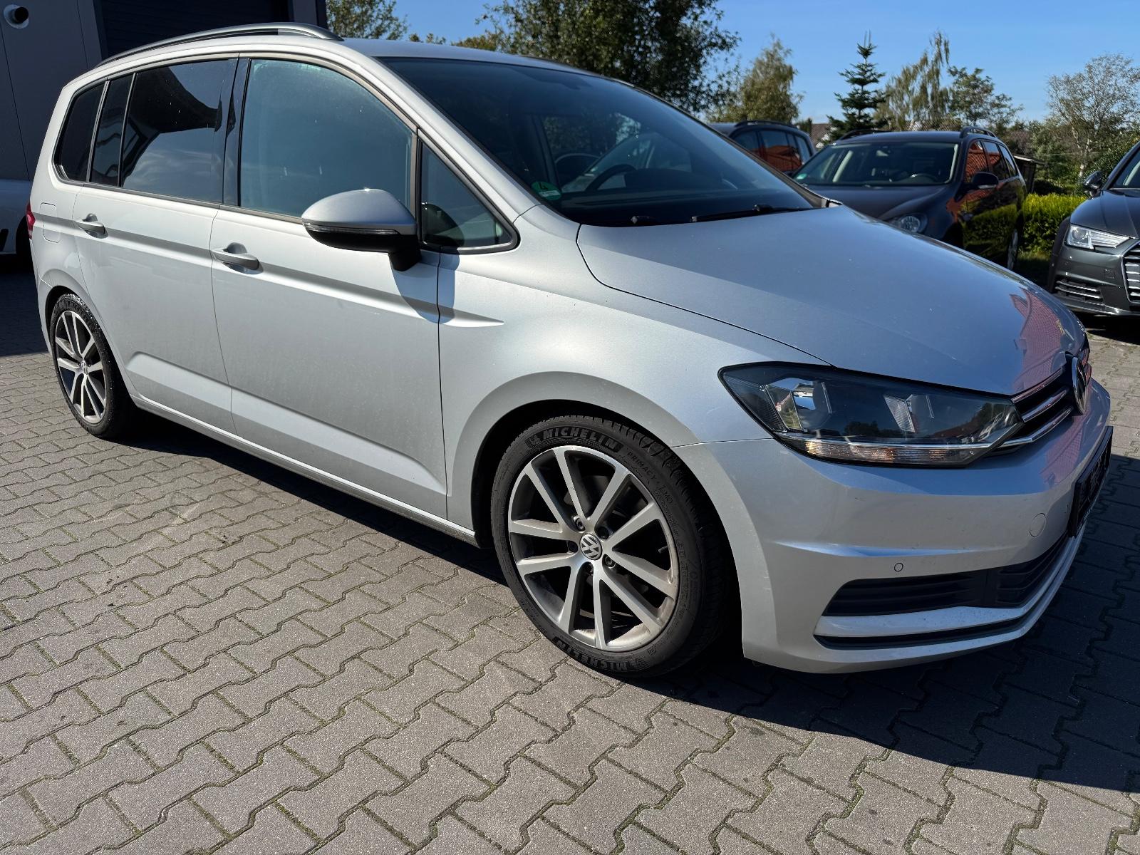Volkswagen Touran 1,5 TSI 7Sitzer AHK NAVI PDC ACC SHZ TOP
