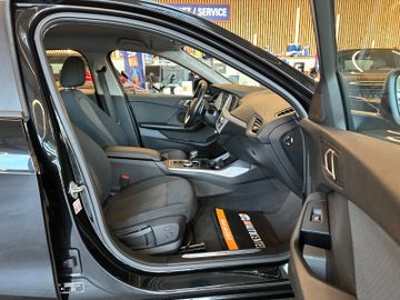 BMW 120 i *HEAD-UP*StandHZ*AHK*SPORT*2-ZONEN*CARPLAY