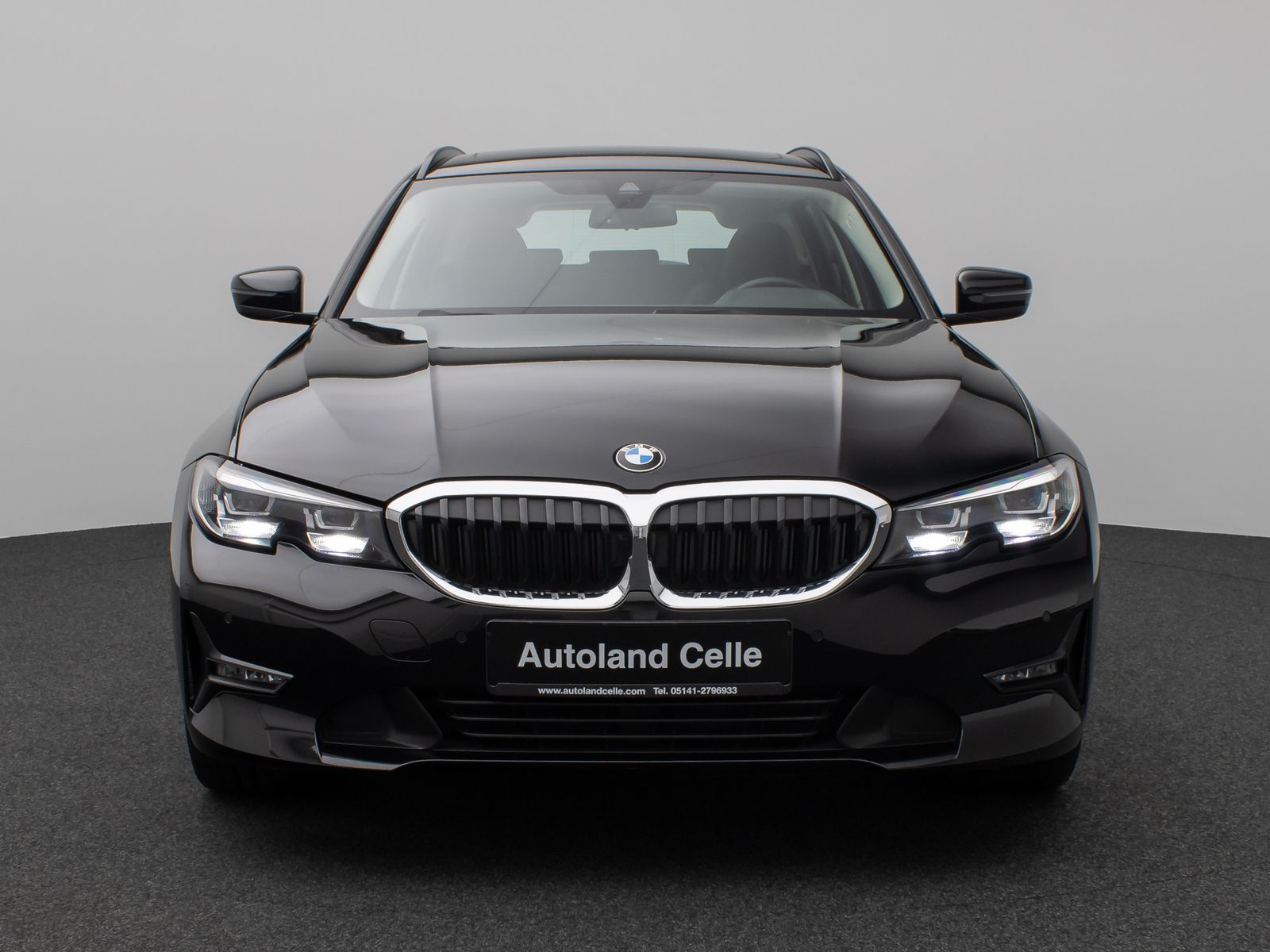Fahrzeugabbildung BMW 320d Panorama DAB HiFi Lenkrhzg PDC AHK Alarm