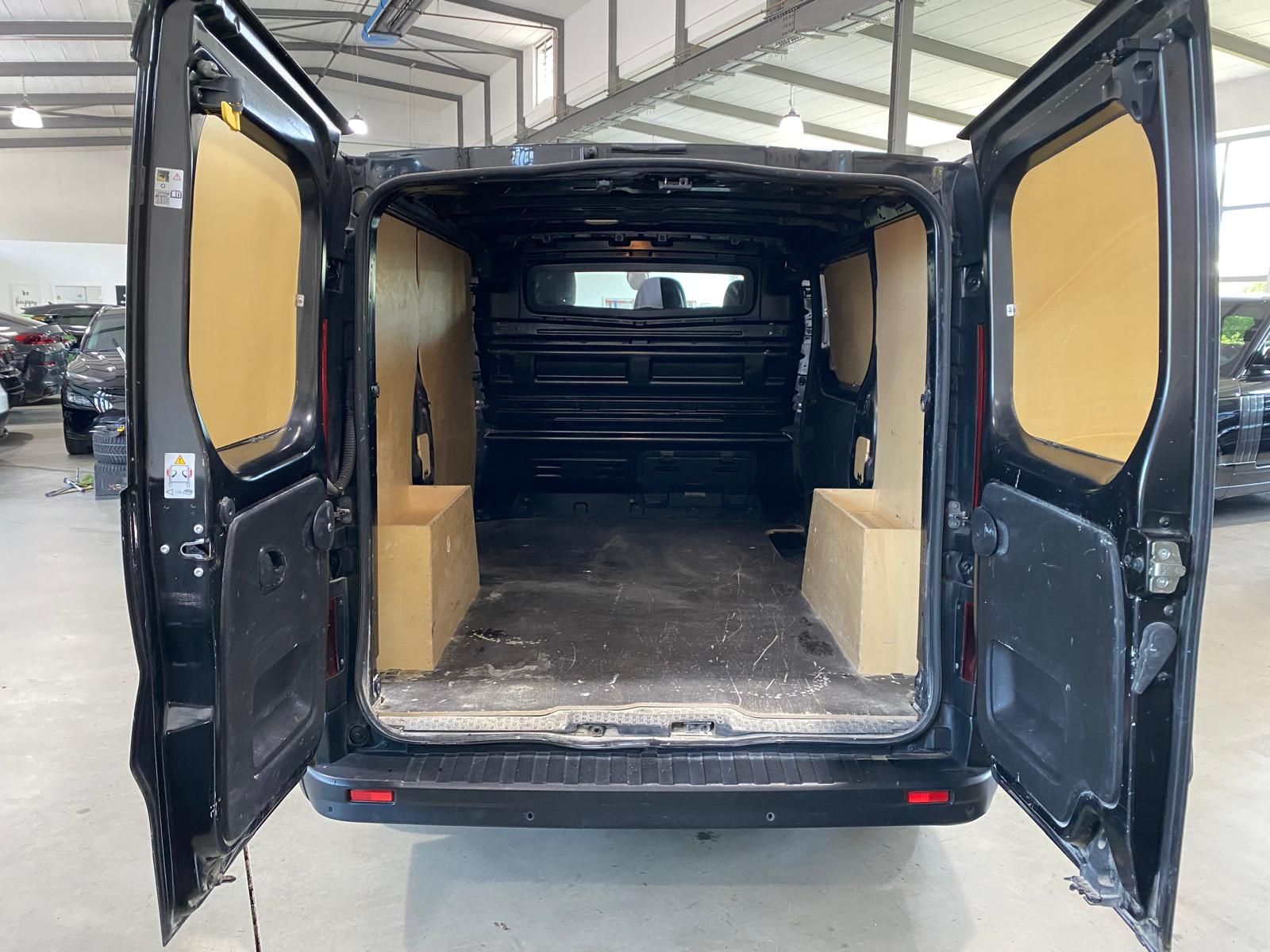 Fahrzeugabbildung Renault Trafic L1L1 2.0 dCi 145 Komfort EDC/Navi/RFK/Car