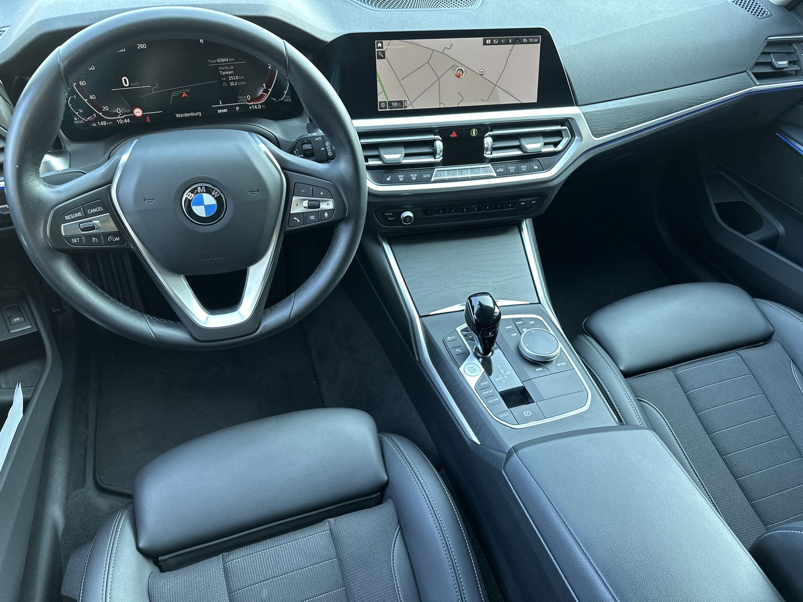 Fahrzeugabbildung BMW 320d Touring Sport-Line NAV+LED+HIFI+KAMERA+18ZO