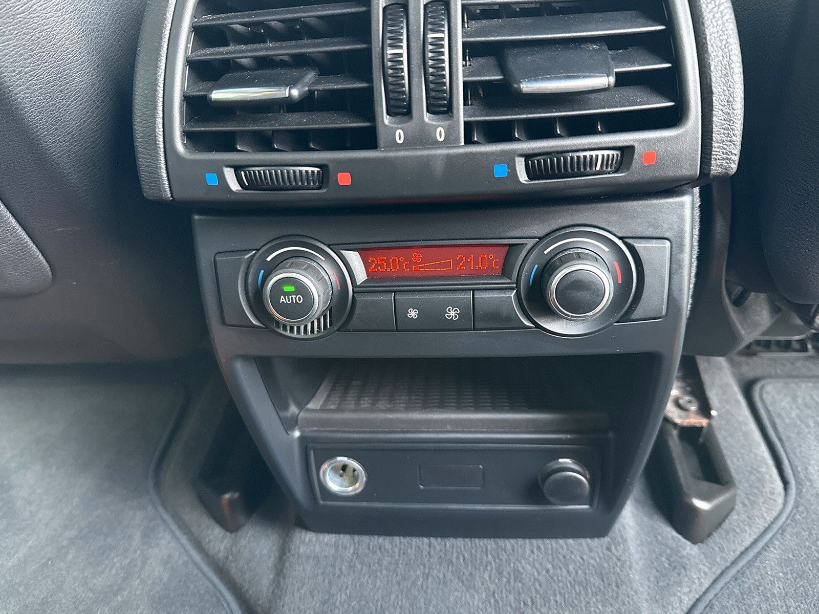 Fahrzeugabbildung BMW X5 xDrive50i*Pano*Bi-Xen*Memory*Head-Up*2-Zonen*