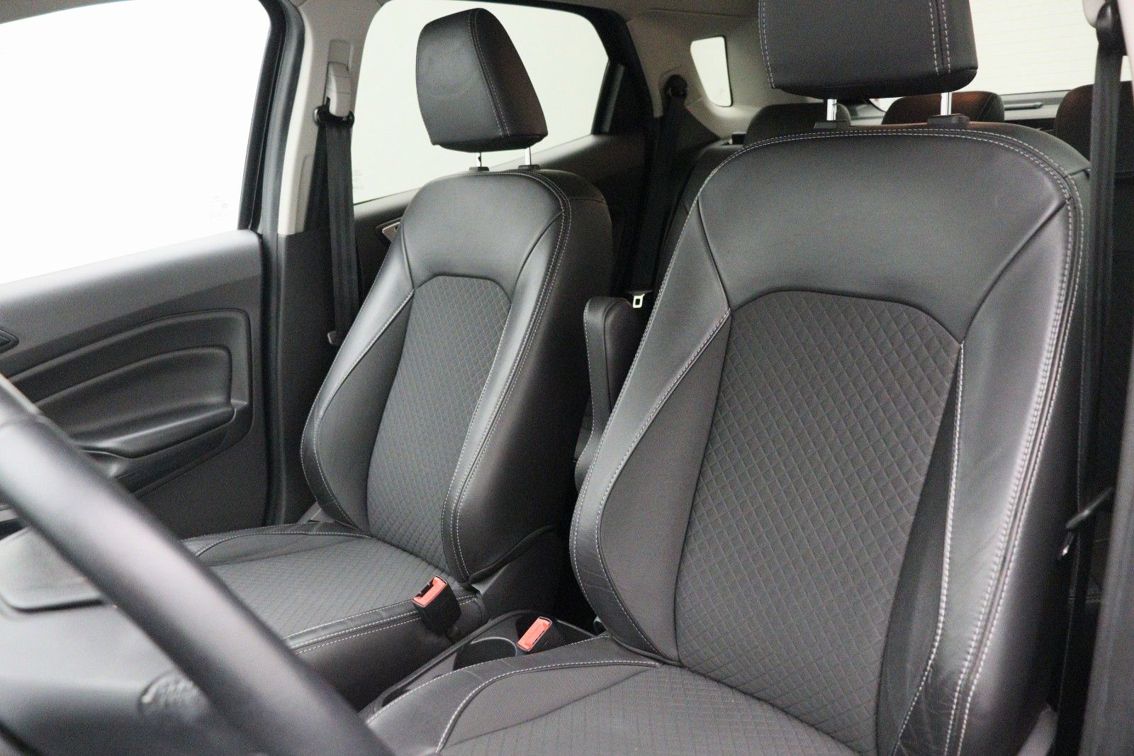 Fahrzeugabbildung Ford EcoSport 1.0 Titanium PDC TEMPO SHZ
