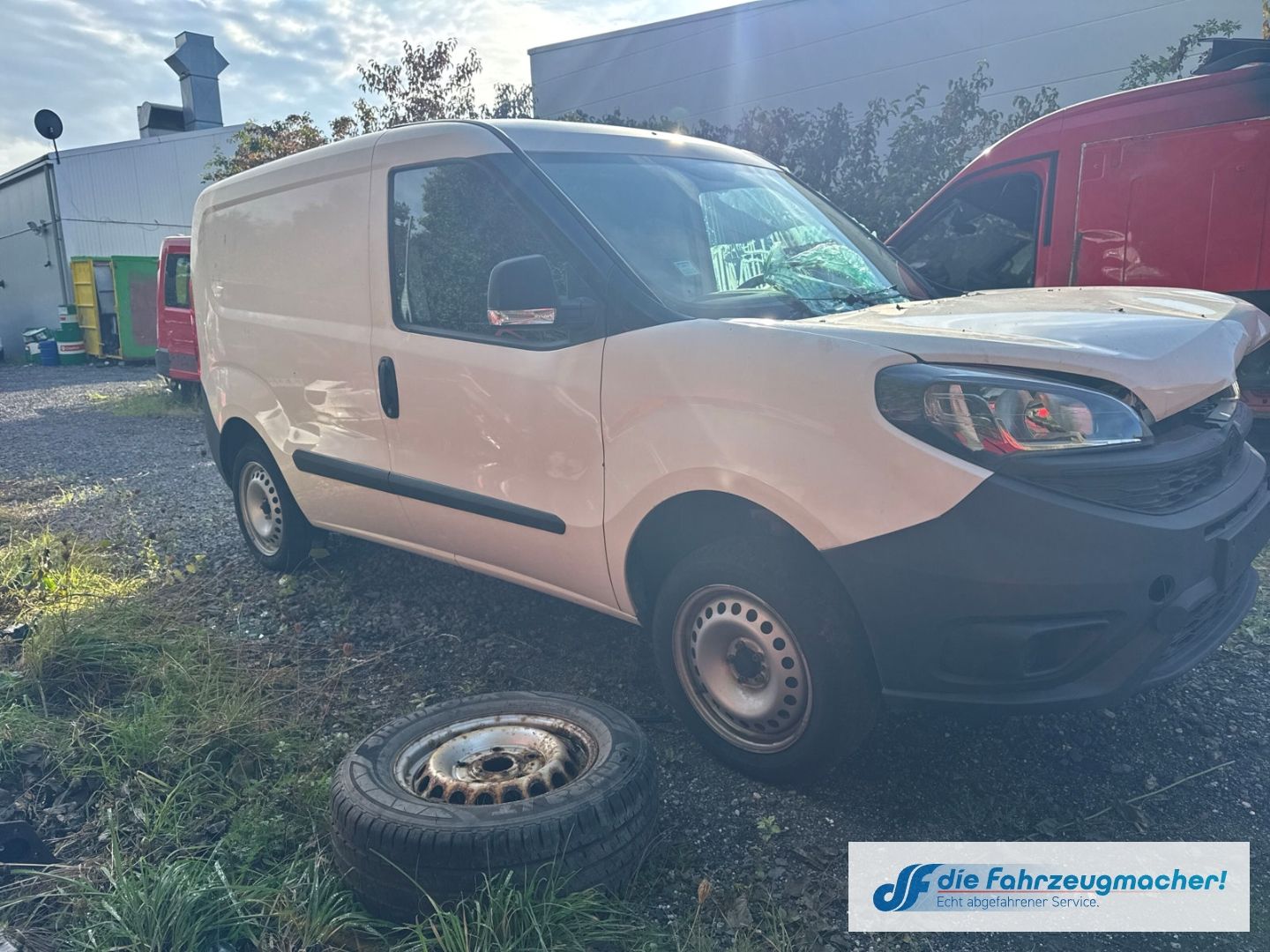 Fahrzeugabbildung Fiat Doblo Basis Kasten 1.4 *BRANDSCHADEN * MOTOR ZER