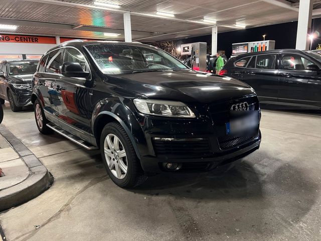 Audi Q7. 7 sitzen