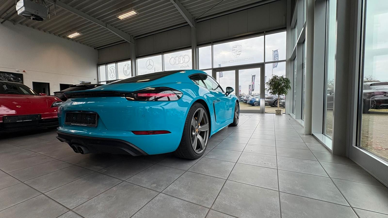 Fahrzeugabbildung Porsche Cayman 718 GTS  18 fach sitze/keramik