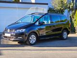 Volkswagen Sharan 2.0 TDI DSG AHK Standheizung Panoramadach - VW Sharan Gebrauchtwagen in Stuttgart