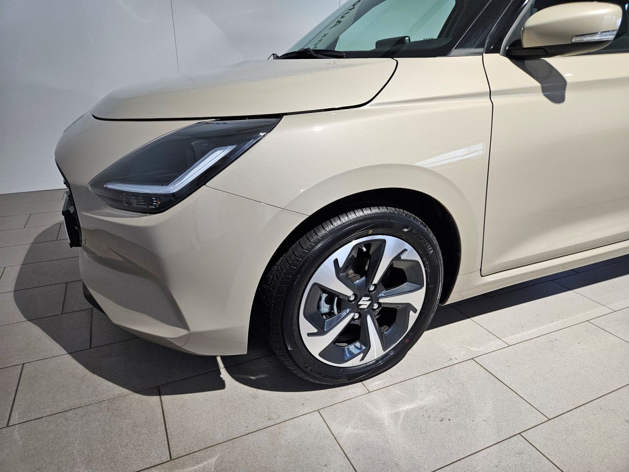 Suzuki Swift 1.2 Comfort+ CVT Hybrid LED ACC Navi Klima imagem 3