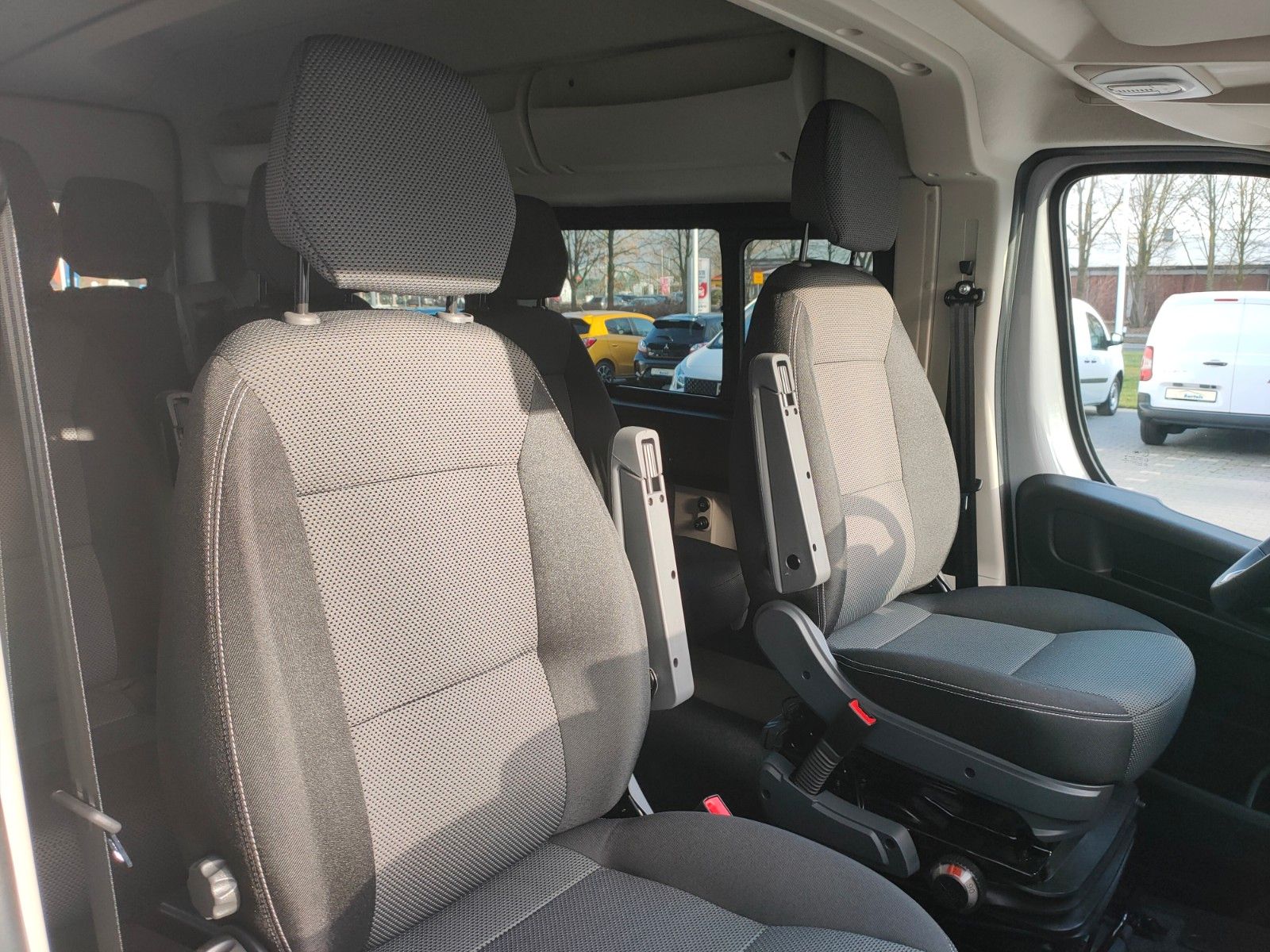 Fahrzeugabbildung Fiat Ducato Serie 8 Luxusbus L2H2 Panorama 140 MJT AT