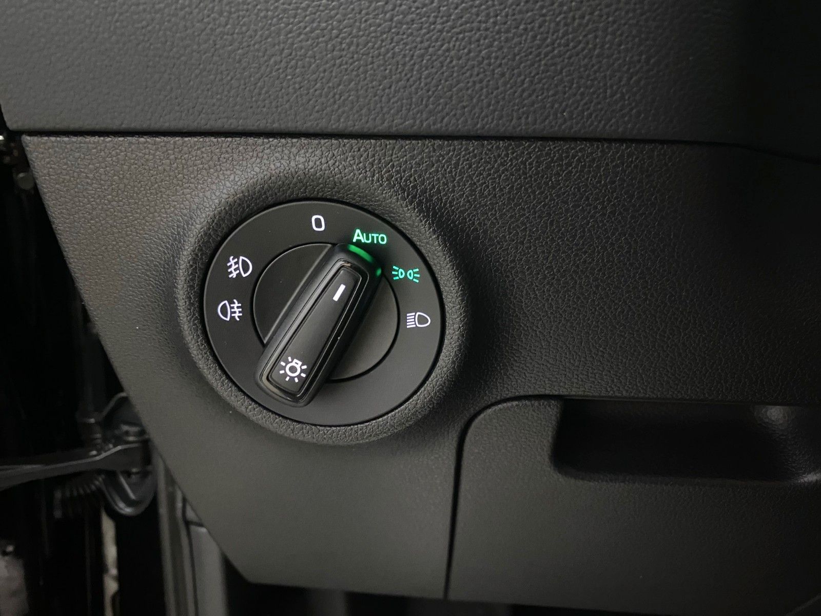 Fahrzeugabbildung SKODA Karoq 1.5 TSI DSG Selection+ACC+2030 Garantie+BC