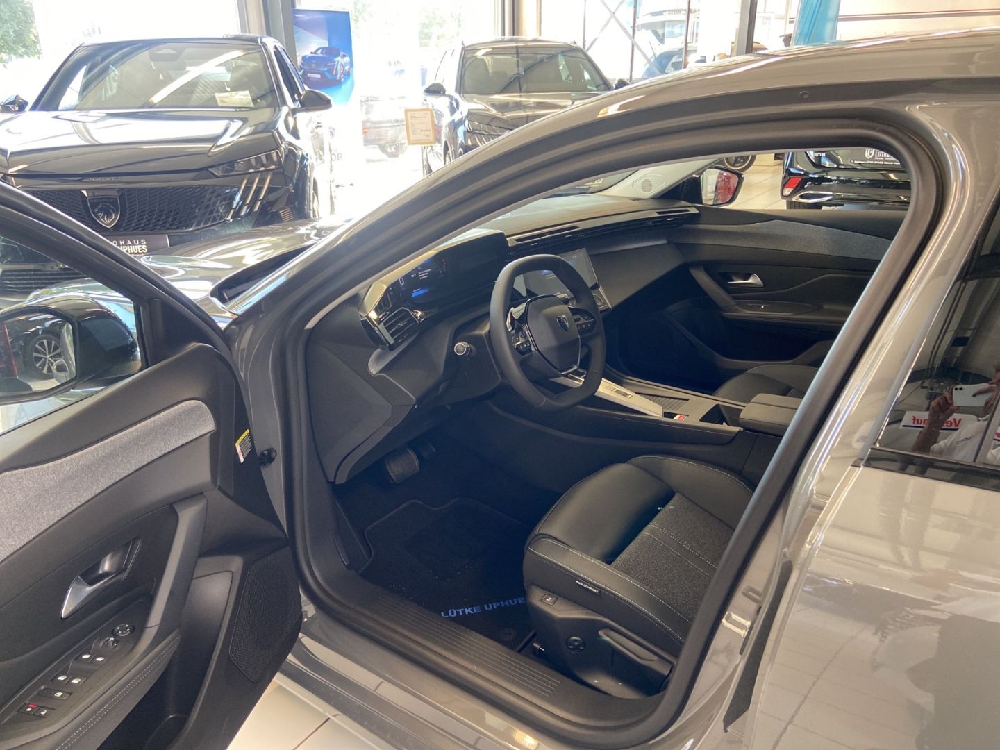 Fahrzeugabbildung Peugeot 308 SW Allure BlueHDi 130 EAT8 ACC SHZ CarPlay