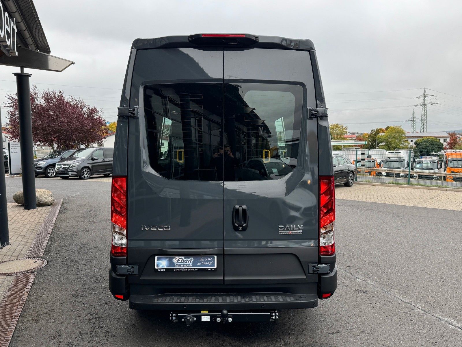 Fahrzeugabbildung Iveco Daily 35S18HA8 3.0L *R3.520mm*AHK*2xSchiebetür*