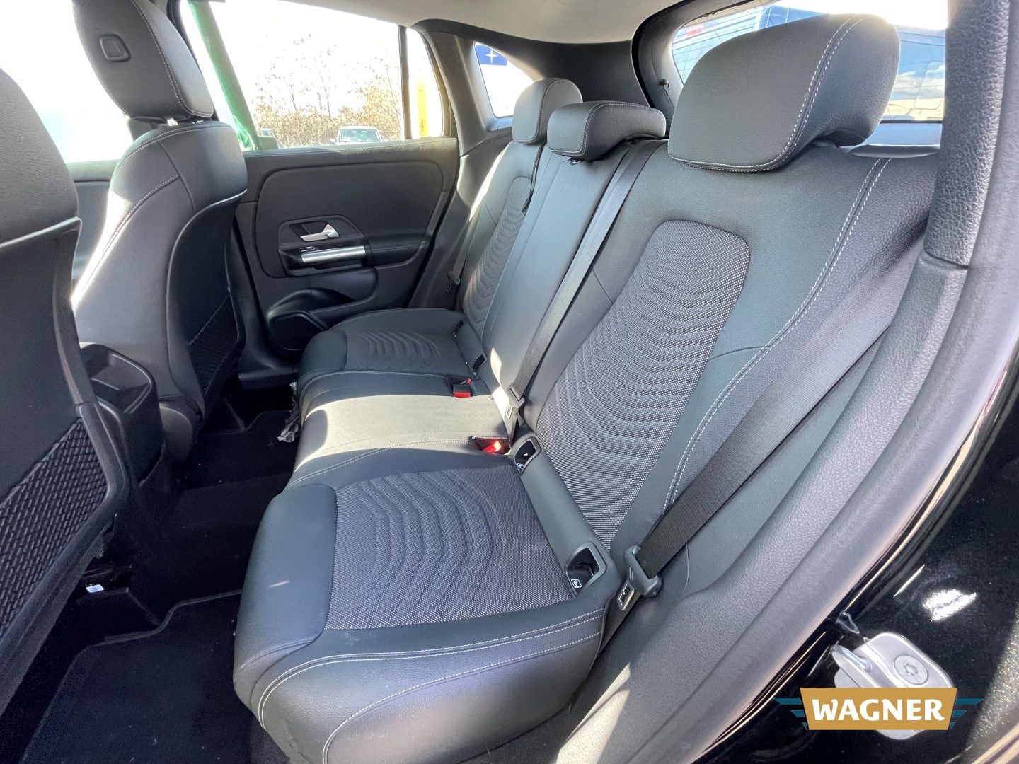 Fahrzeugabbildung Mercedes-Benz GLA 180 LED Navi Sitzheizung Frontschaden