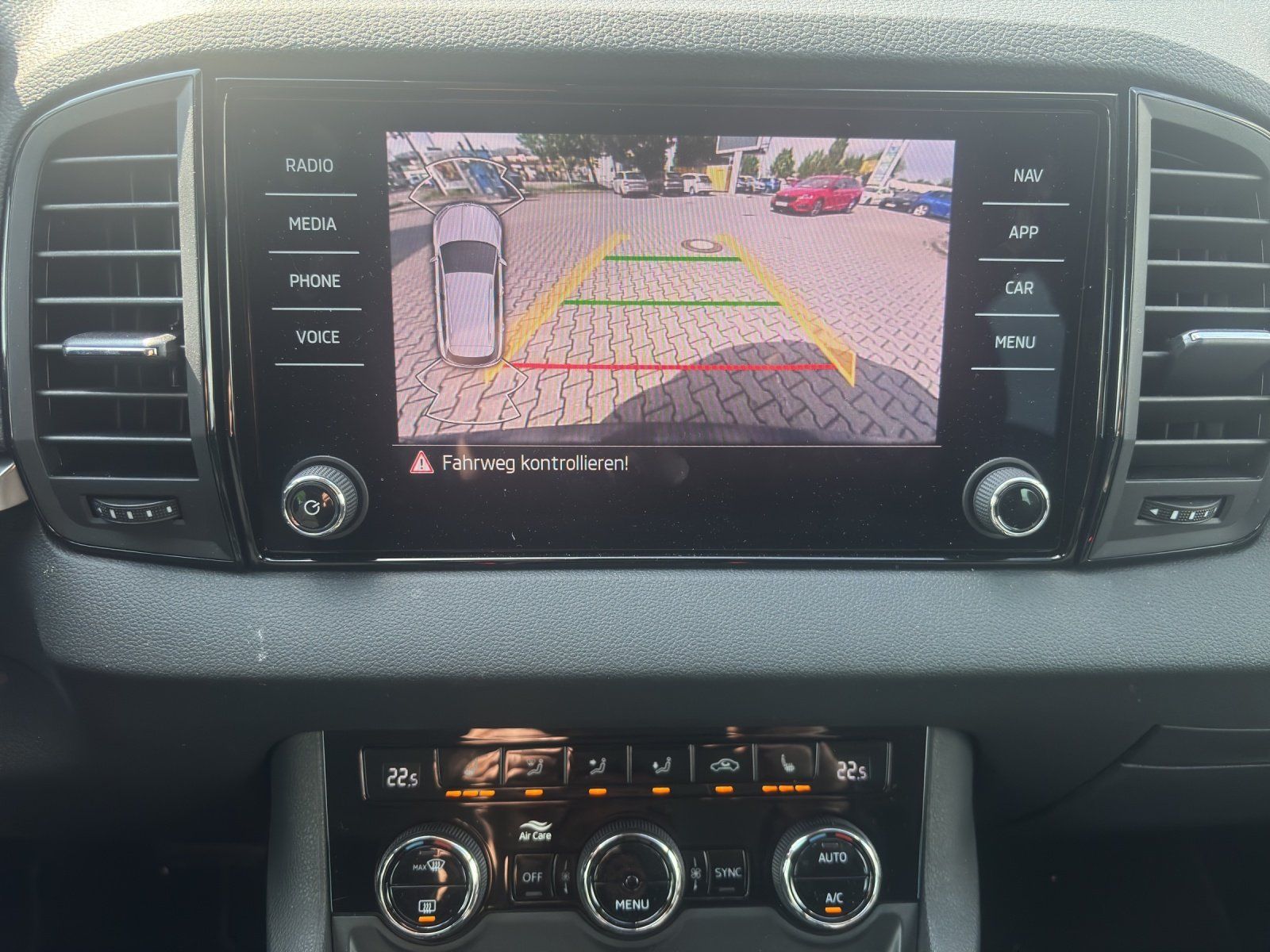 Fahrzeugabbildung SKODA Karoq Selection 1,5 TSI 110 kW DSG