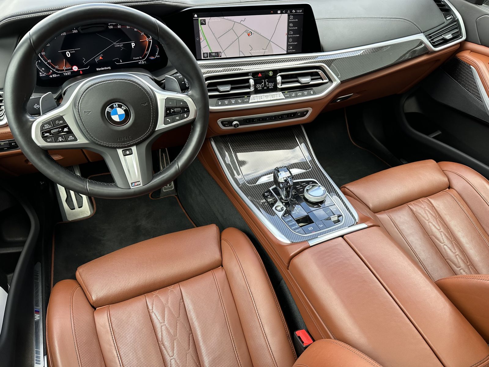 Fahrzeugabbildung BMW X5 xDrive30d M-Sport NAV+LED+AHK+360°+HUD+PANORA
