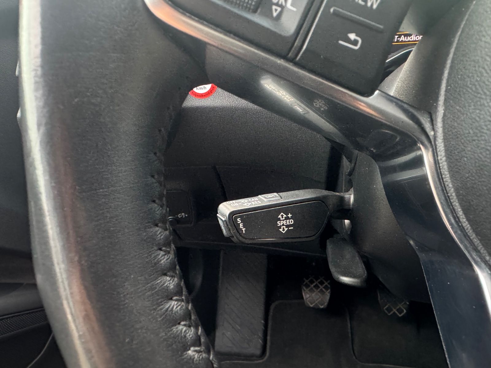 Fahrzeugabbildung Audi TT Coupe 1.8 TFSI S-Line*LED*Teilleder*Bi-Xenon