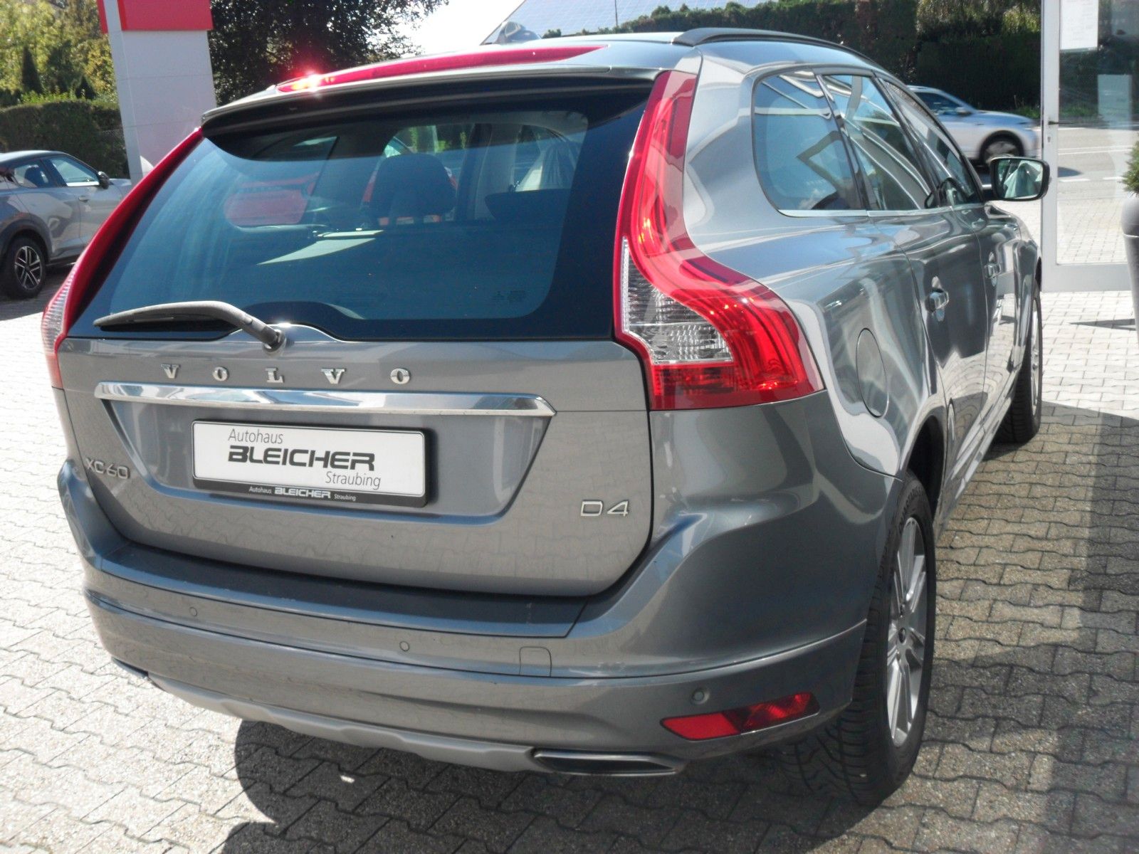 Fahrzeugabbildung Volvo XC 60 2.0 Automatik - Momentum 2WD