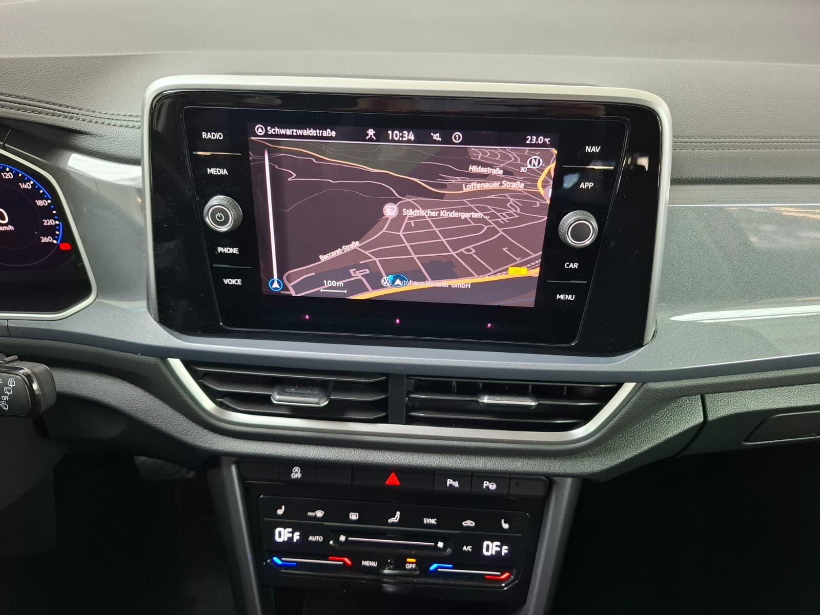 Fahrzeugabbildung Volkswagen T-Roc Style 2,0 TDI DSG +IQ.Drive +Navi +Kamera