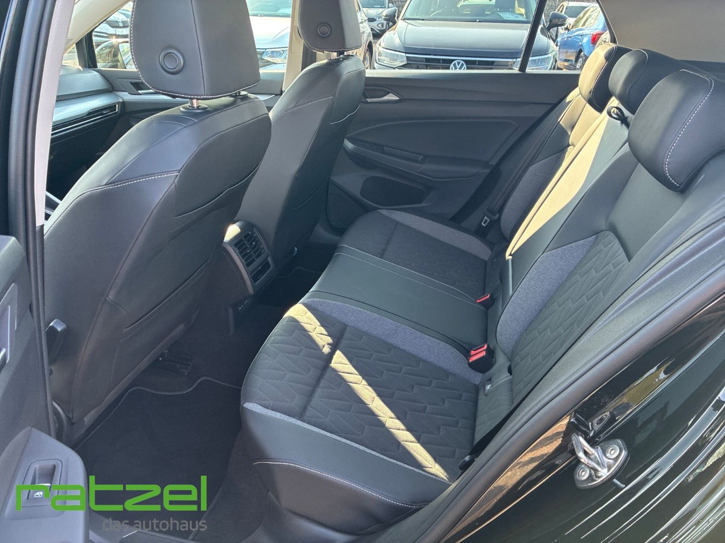 Fahrzeugabbildung Volkswagen Golf Goal Life 1,5 l eTSI DSG Navi LED ACC Apple