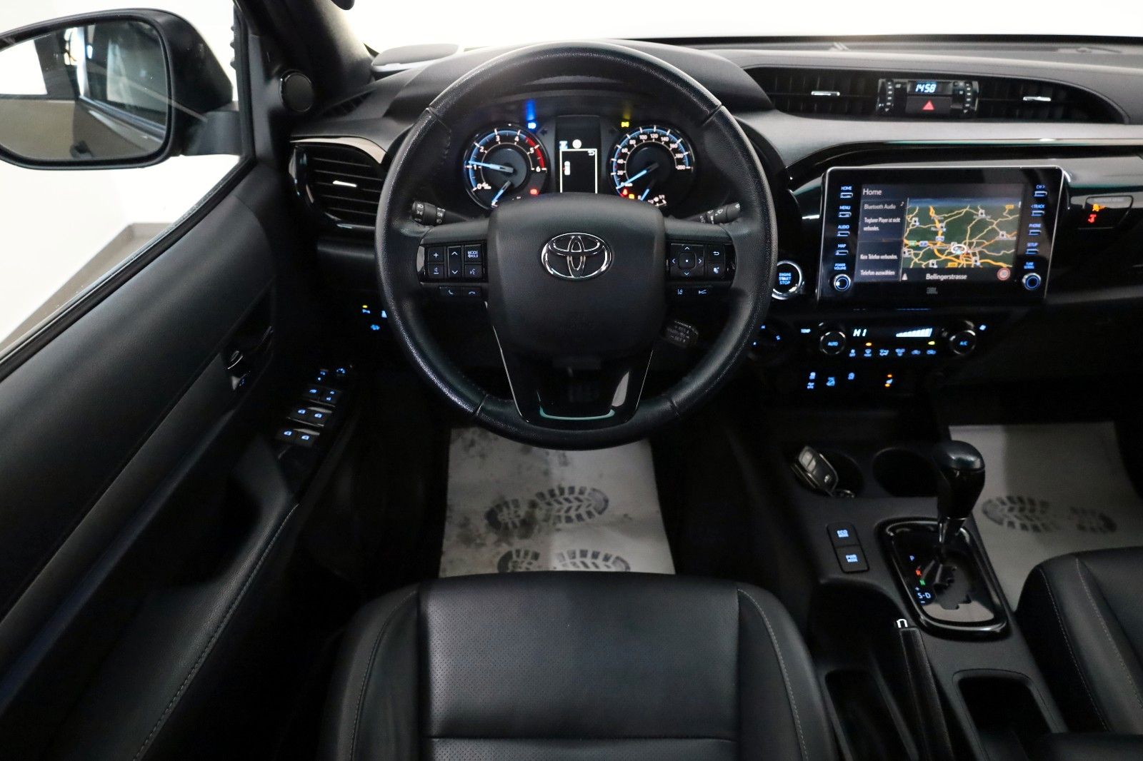 Fahrzeugabbildung Toyota Hilux 2.8 D-4D Invincible 4WD, ACC,JBL Sound,AHK