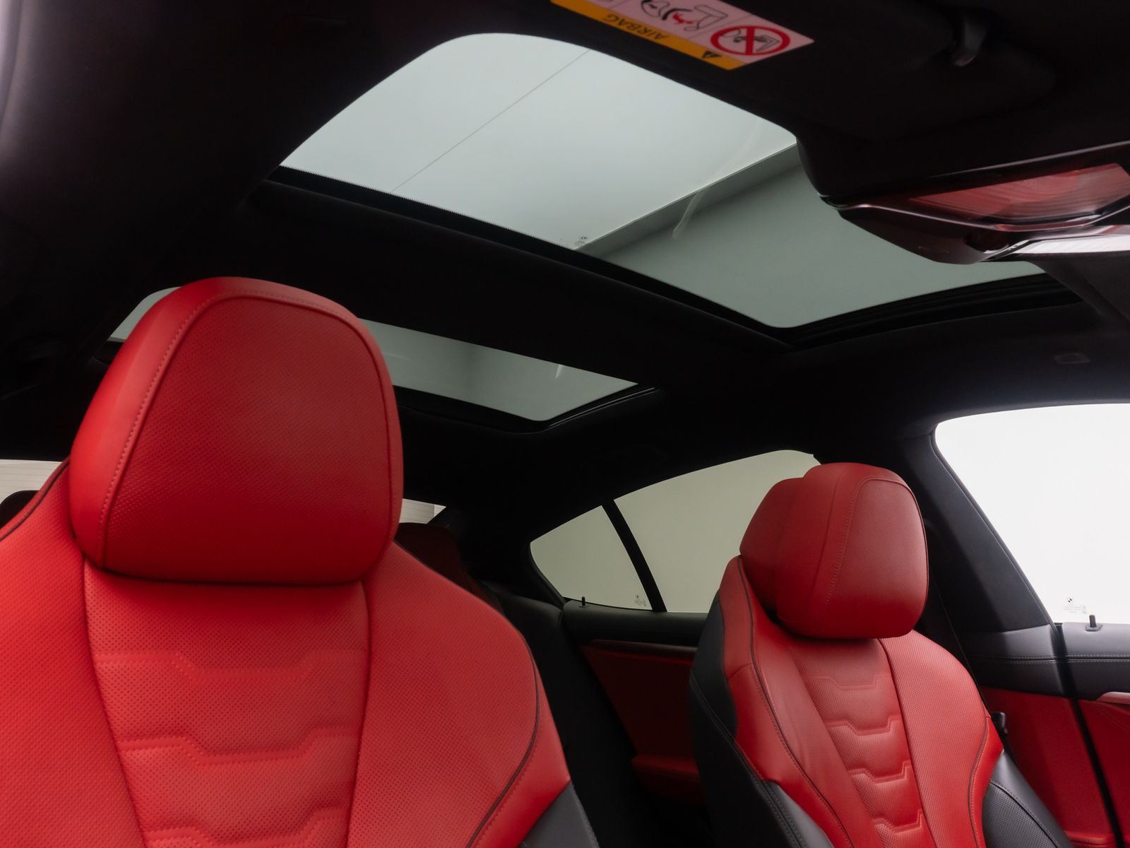 Fahrzeugabbildung BMW M850i xD Gran Coup&eacute; Panorama Individual B&W Voll
