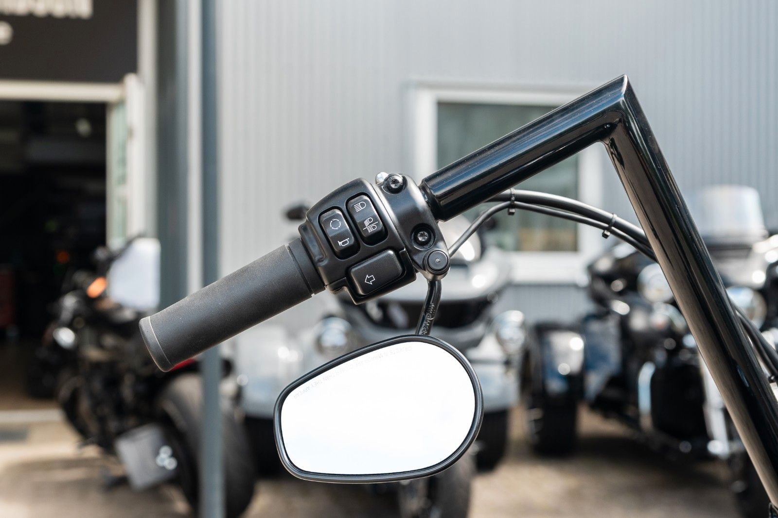 Fahrzeugabbildung Harley-Davidson Softail FXBBS Street Bob - Jekill & Hyde- Bobber
