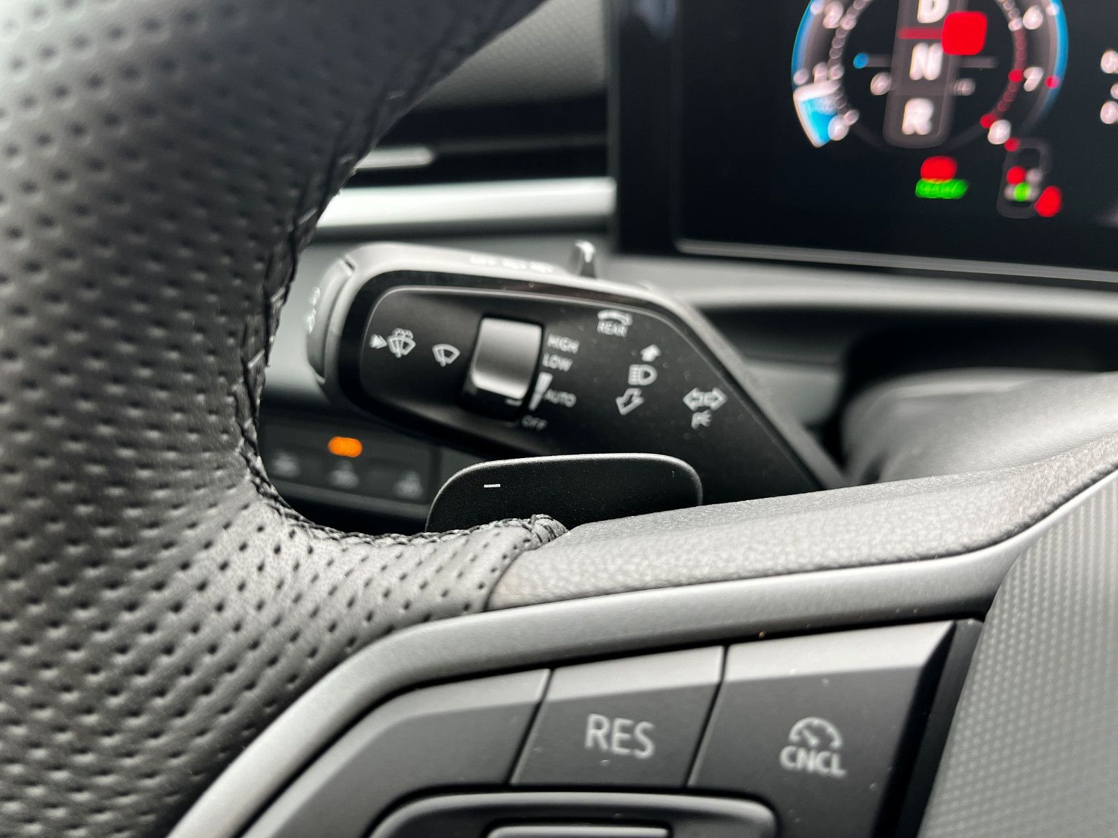 Fahrzeugabbildung Volkswagen T-Roc 1.5 eTSI 140KW ABT R-Line DSG PAN NAV 20"