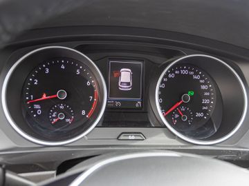Volkswagen Tiguan - 11