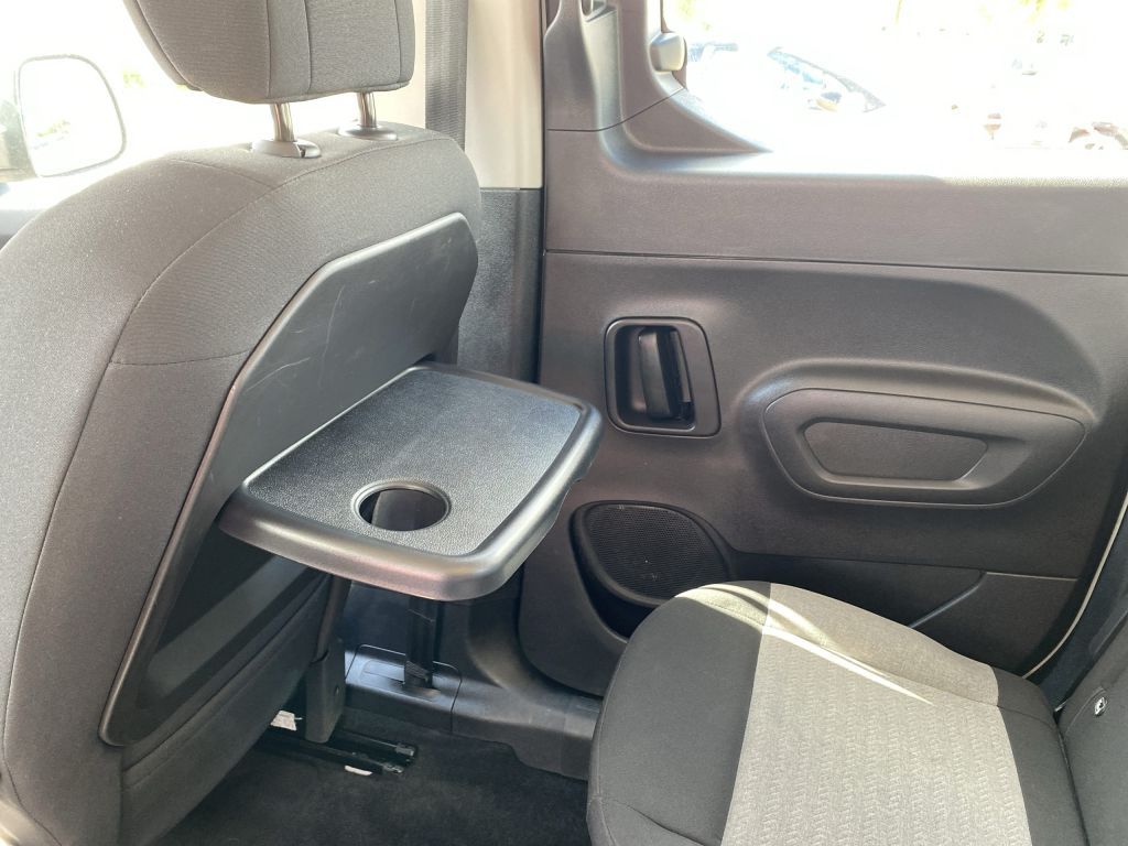 Fahrzeugabbildung Citroën Berlingo MPV M PureTech 110 FEEL *Keyless*Klimaa