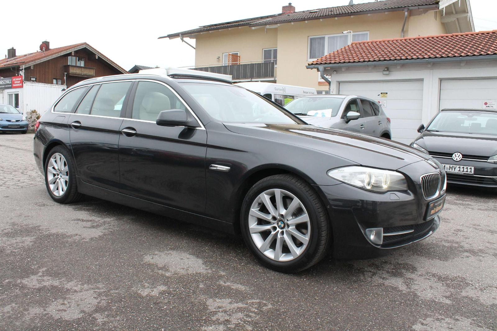 BMW 523 i Aut. LEDER NAVI XENON PANORAMA RFK