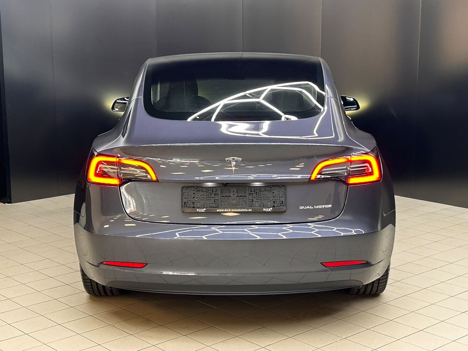 Fahrzeugabbildung Tesla Model 3 Long Range Dual AWD PANO+LED+NAVI+KAM+WP