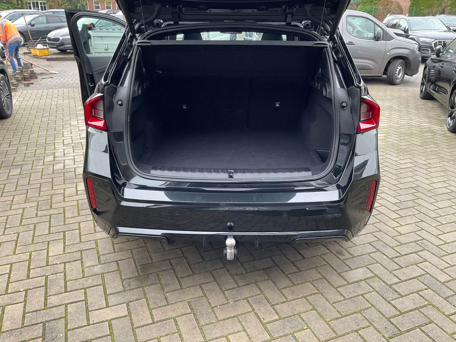 Fahrzeugabbildung BMW X1 sDrive20i,M Sport,AHK,Kamera,Navi,Carplay